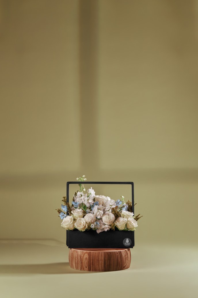 Elegance in Blue Flower Bag