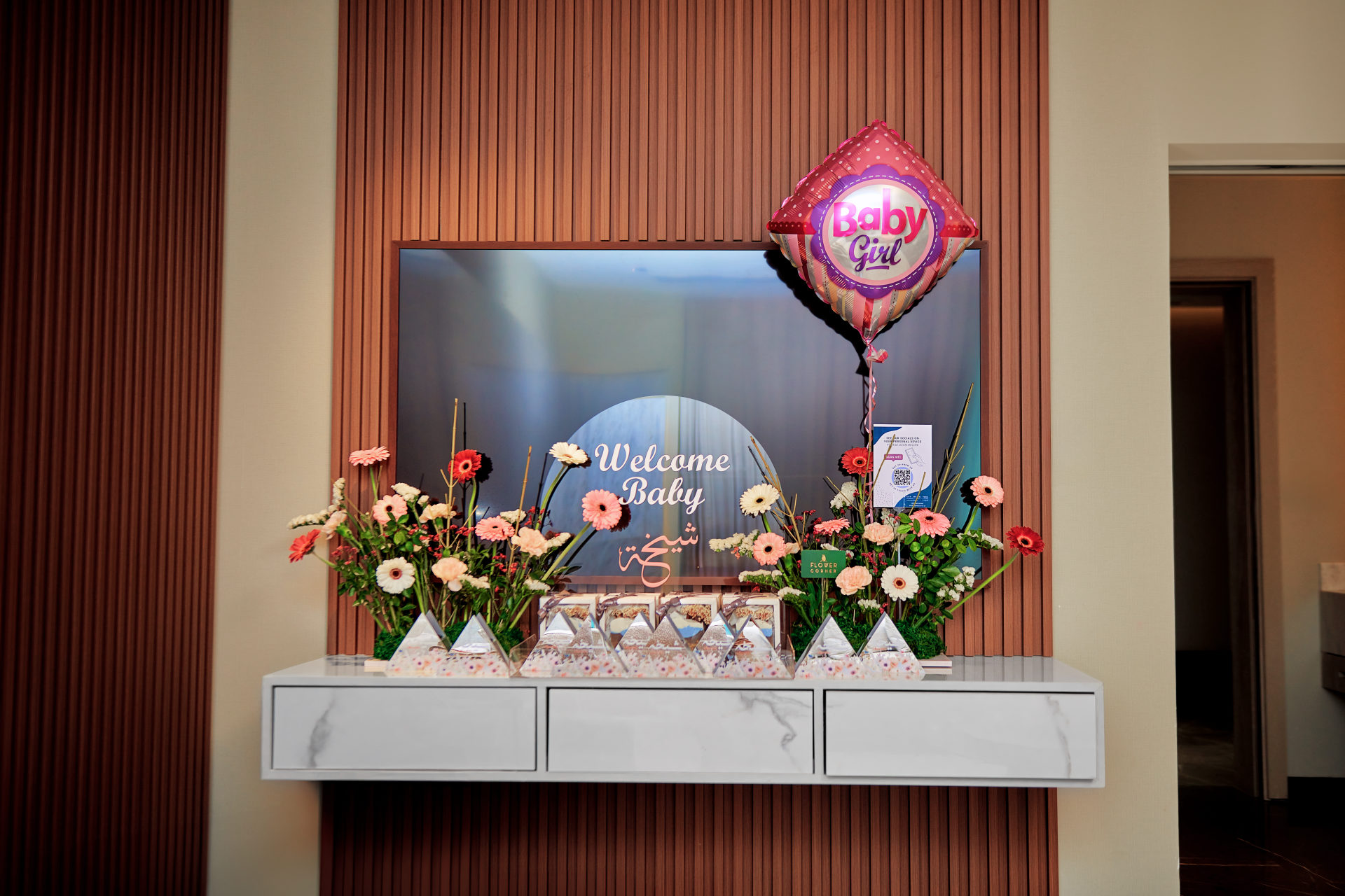 Fresh floral styling at a Dubai celebration, by Flower Corner — photo 327