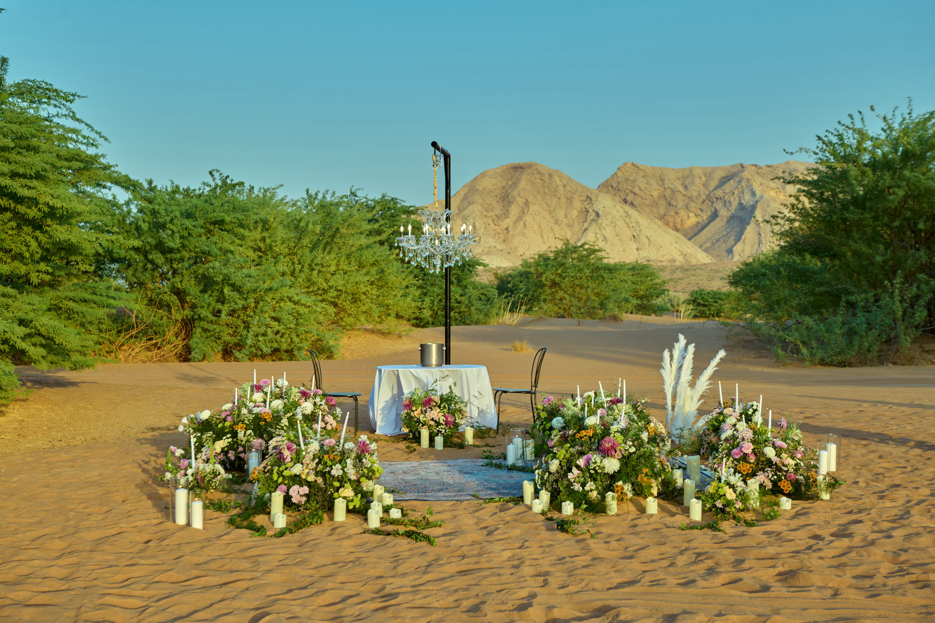 Floral circle, candles and chandelier styling for a desert proposal near Dubai, by Flower Corner — photo 440