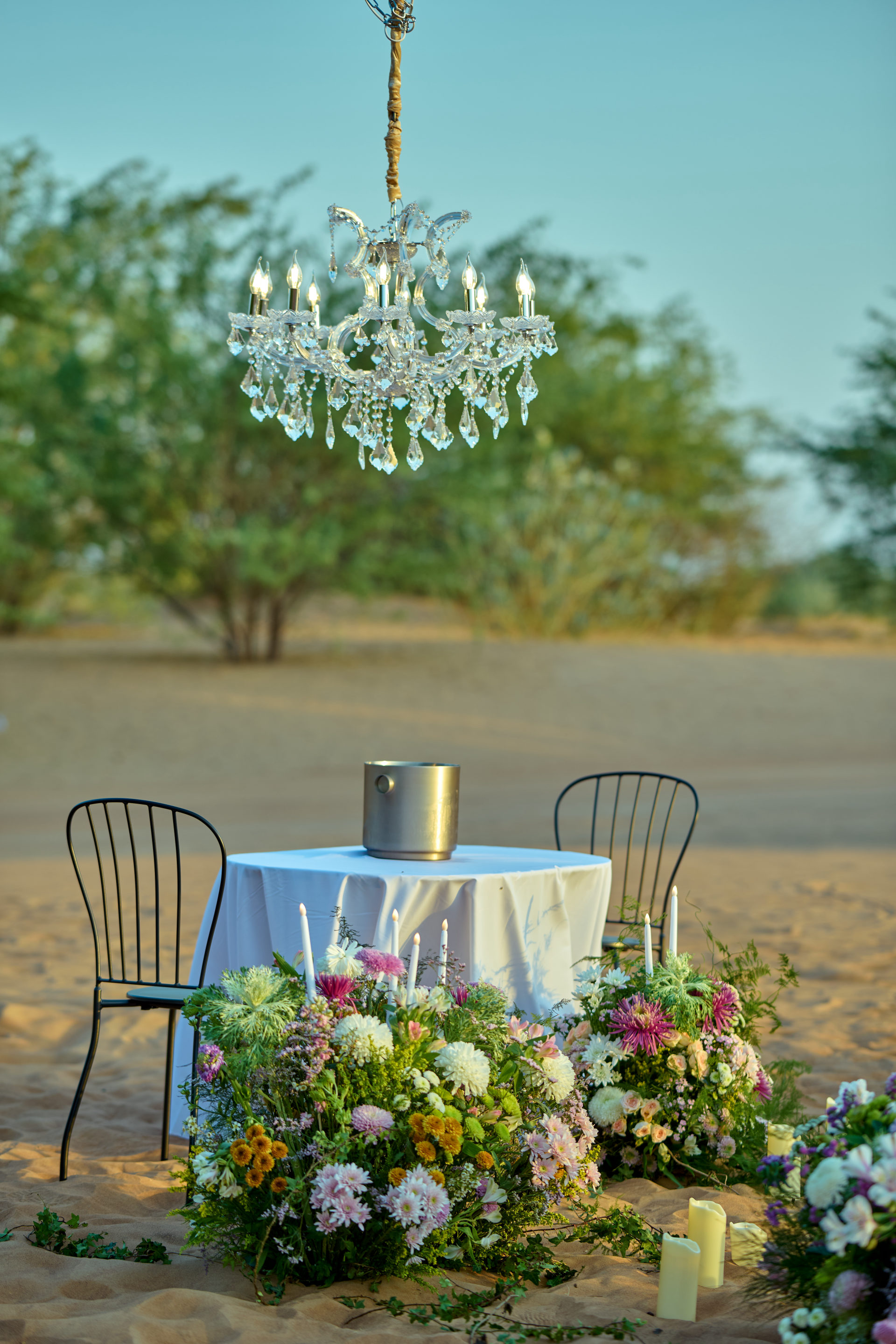Floral circle, candles and chandelier styling for a desert proposal near Dubai, by Flower Corner — photo 489
