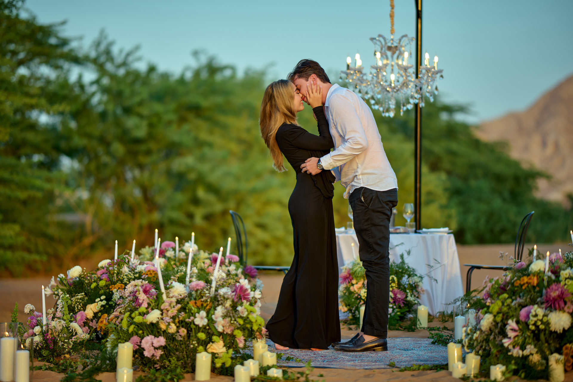 Floral circle, candles and chandelier styling for a desert proposal near Dubai, by Flower Corner — photo 542
