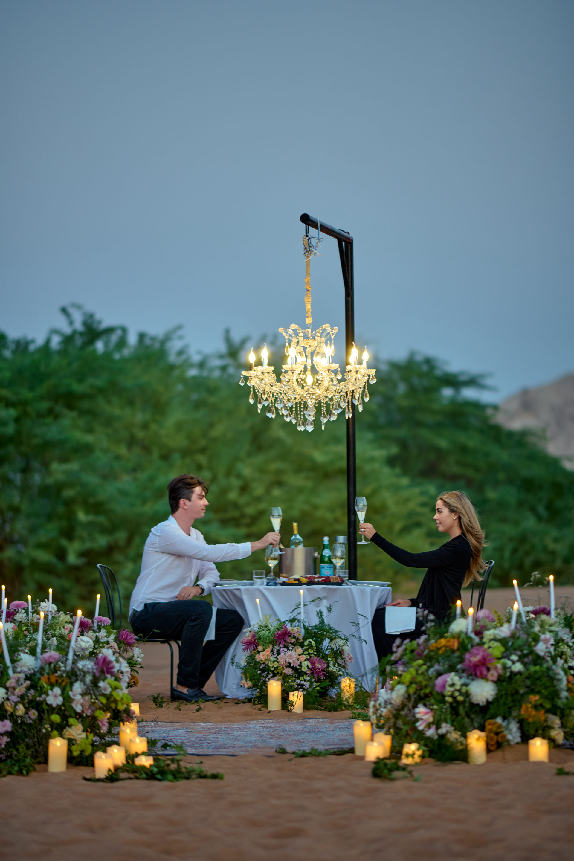 Floral circle, candles and chandelier styling for a desert proposal near Dubai, by Flower Corner — photo 610