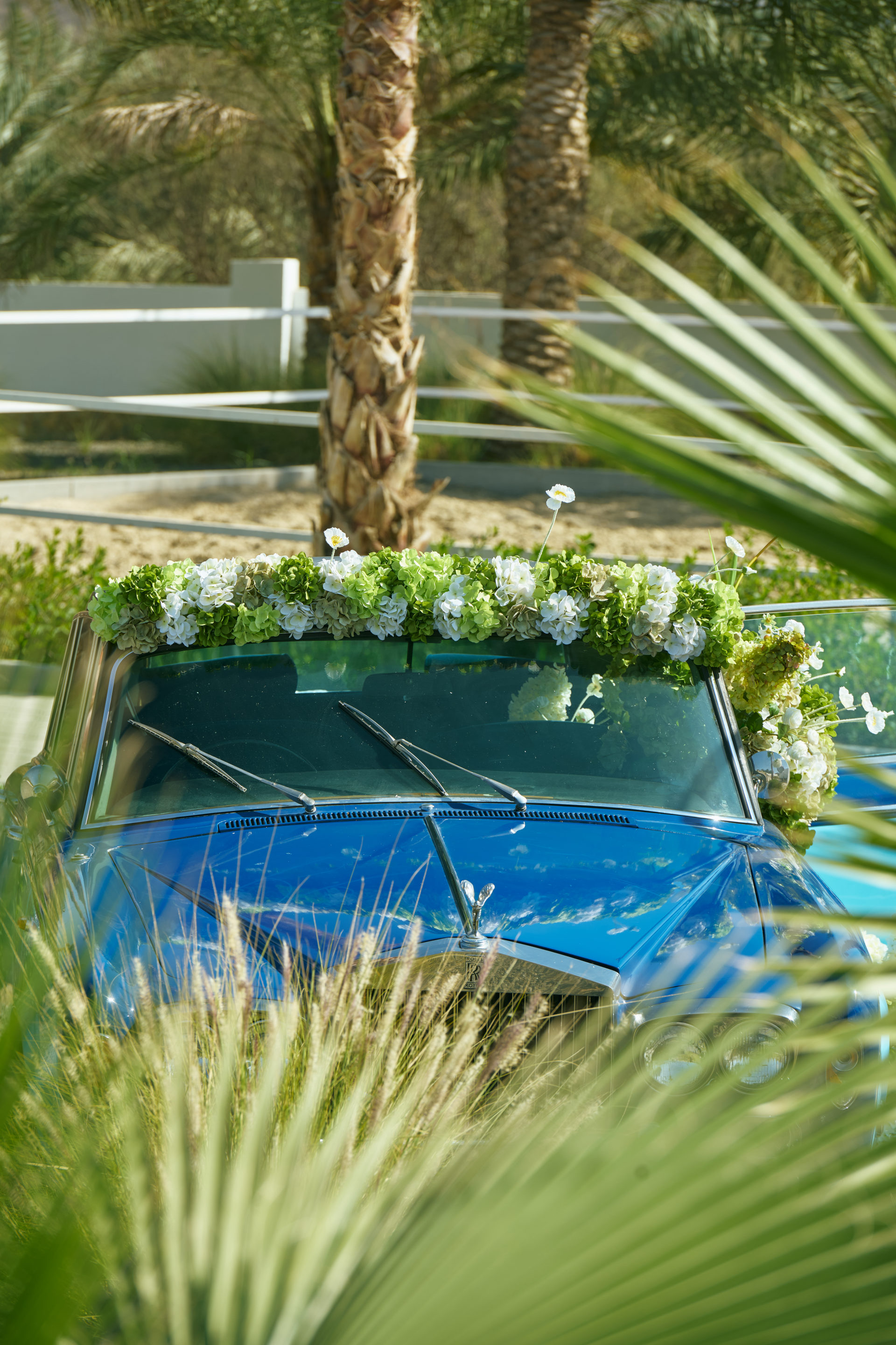 Flower Corner decorated classic wedding car — DSC_0110