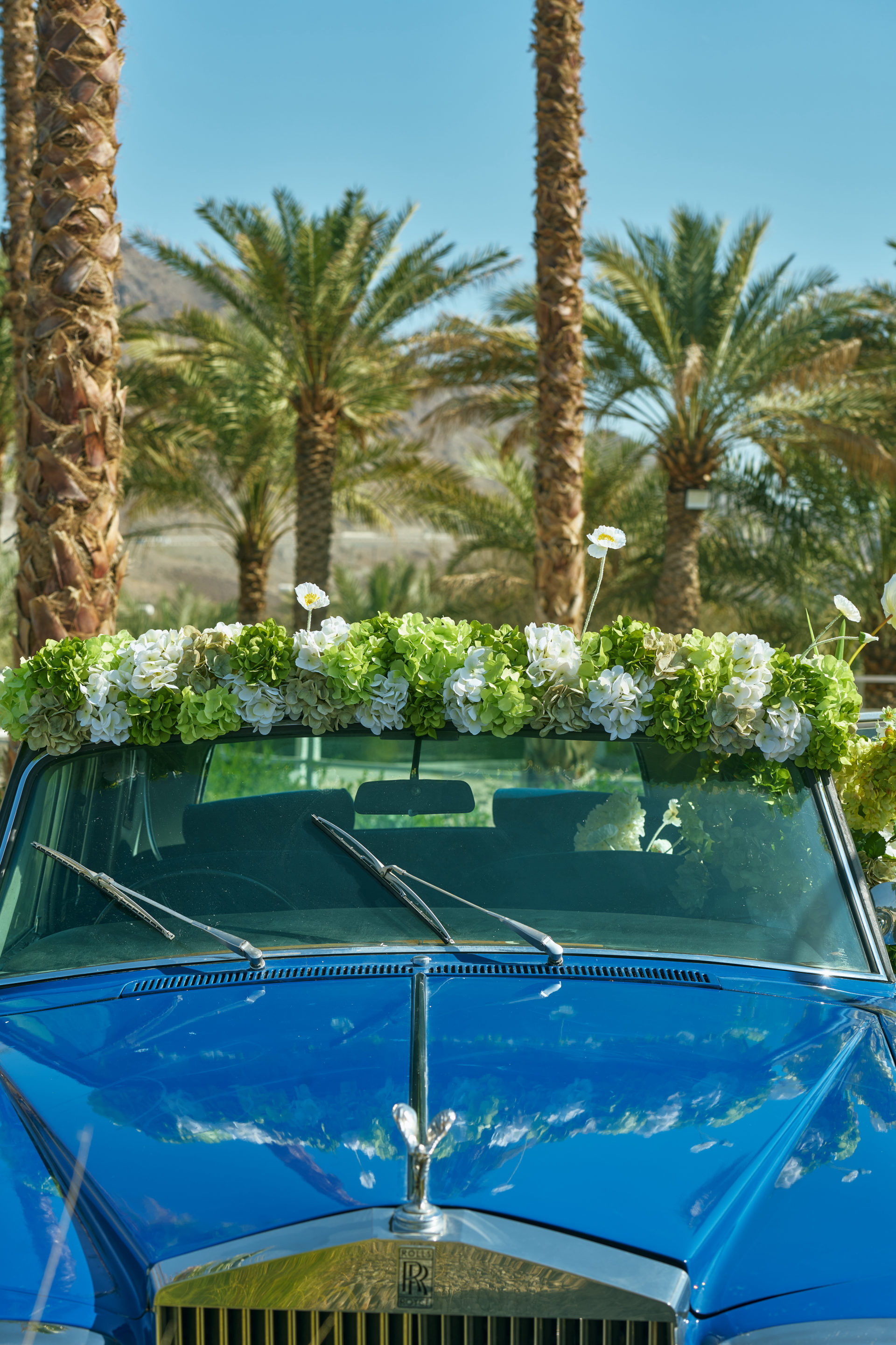 Flower Corner decorated classic wedding car — DSC_0122