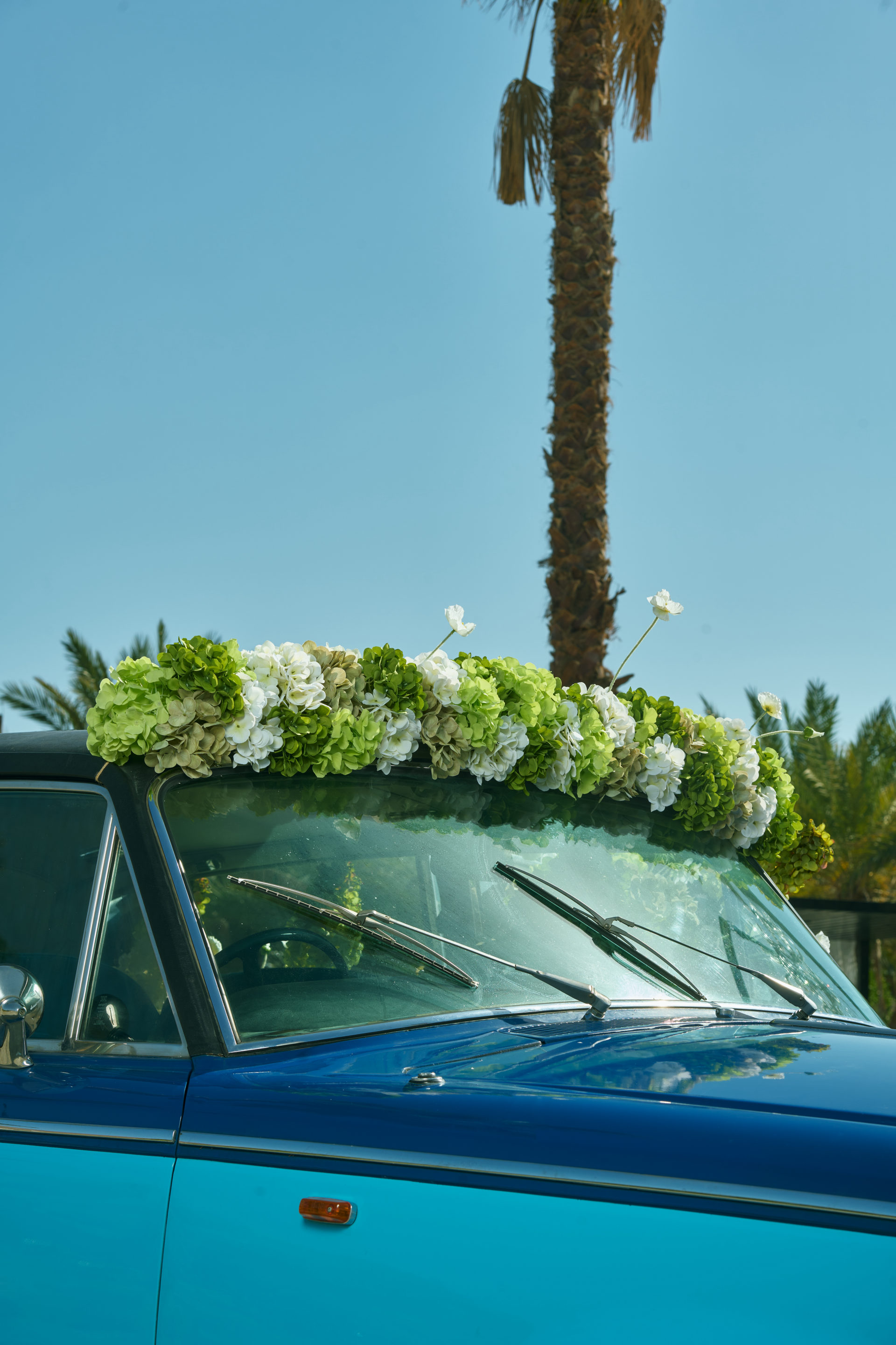 Flower Corner decorated classic wedding car — DSC_0131