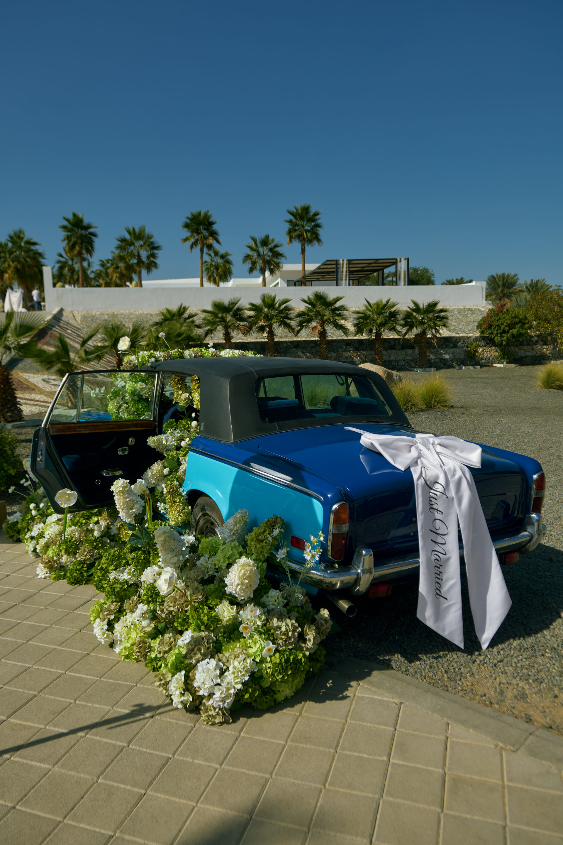 Flower Corner decorated classic wedding car — DSC_0153