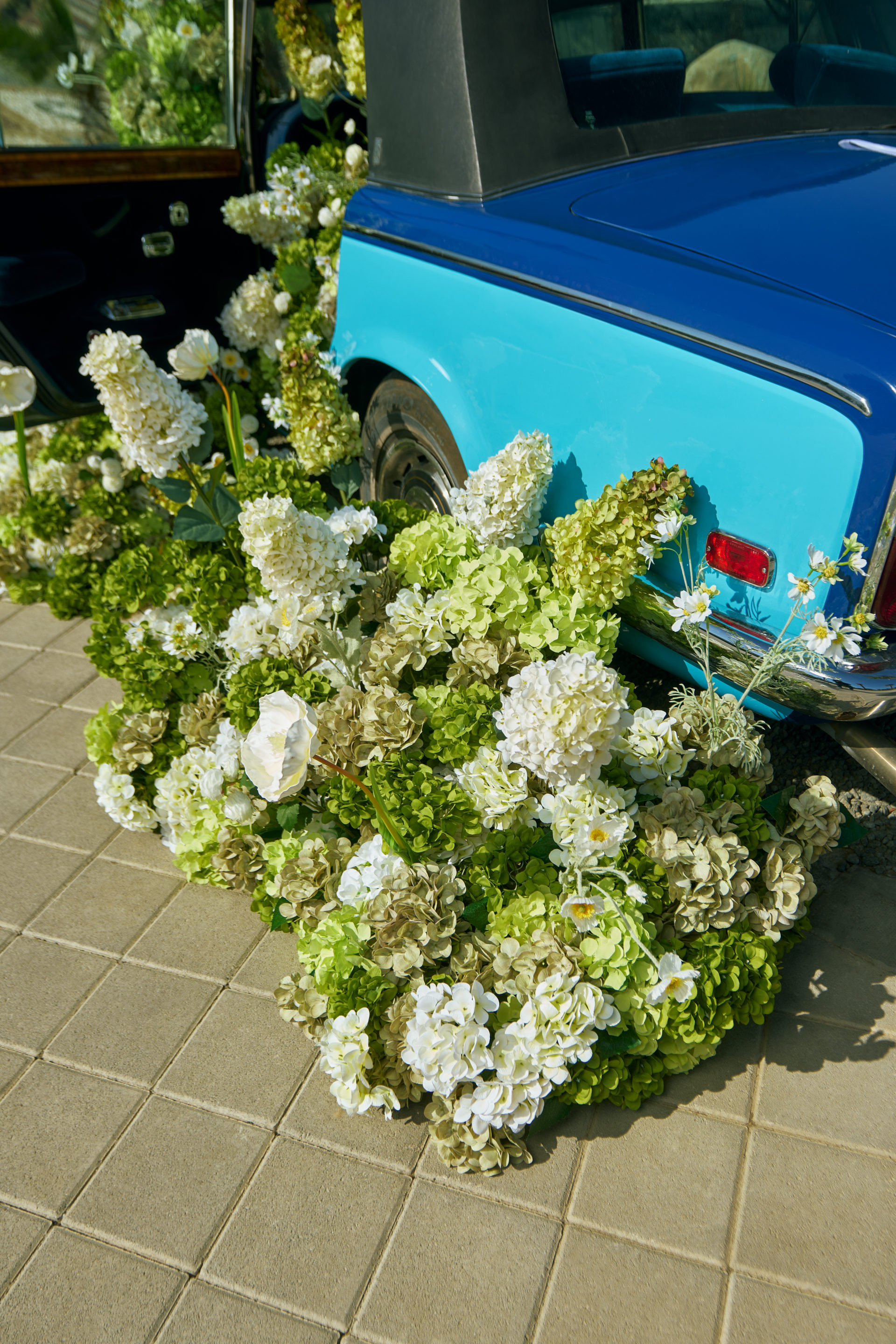 Flower Corner decorated classic wedding car — DSC_0154