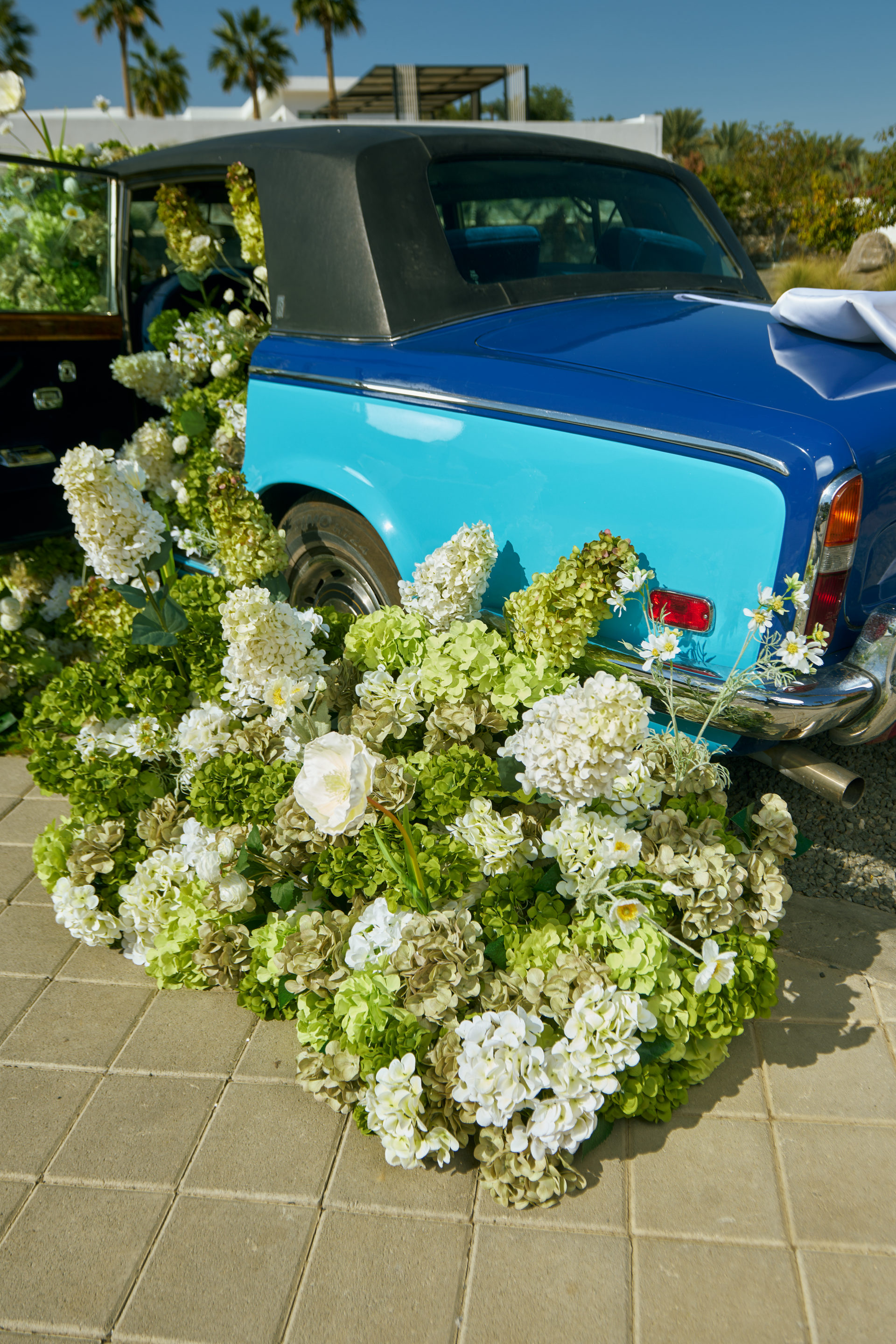 Flower Corner decorated classic wedding car — DSC_0156