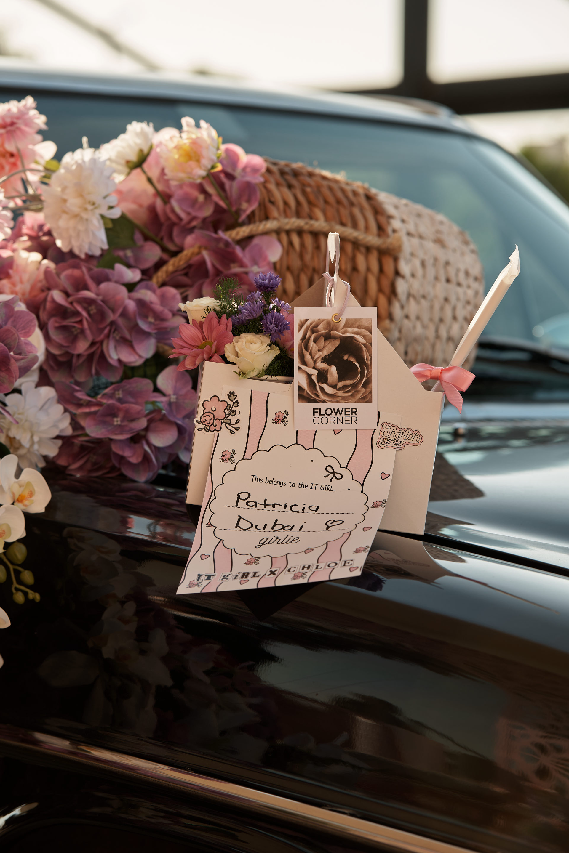 Flower Corner flowers decorating a classic Mercedes at a Dubai event — photo 404