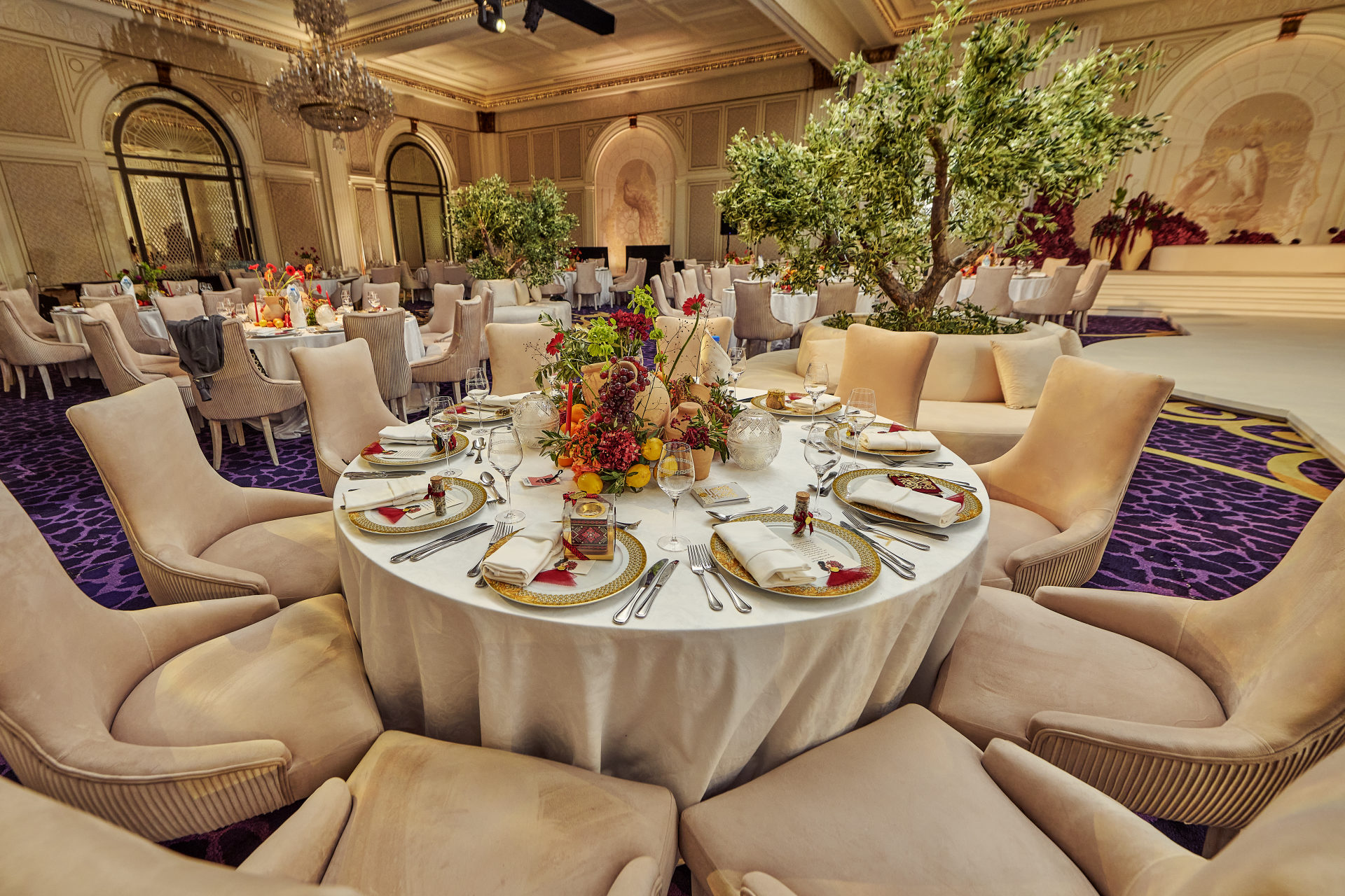 Ballroom and venue floral styling for a Dubai event, by Flower Corner — photo 180