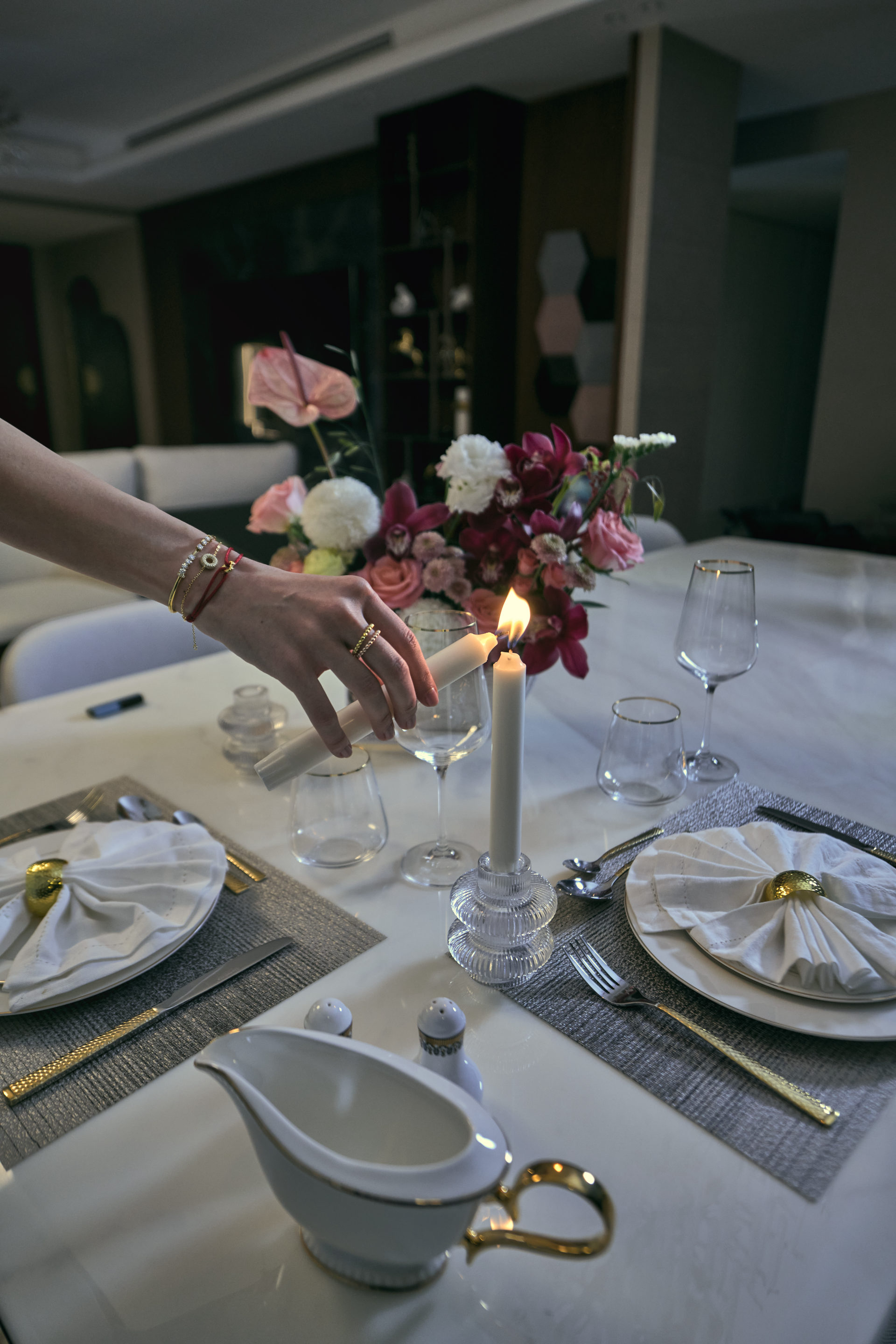Deep red, pink and white wedding table centerpiece with taper candles at a Dubai reception, by Flower Corner — photo 36