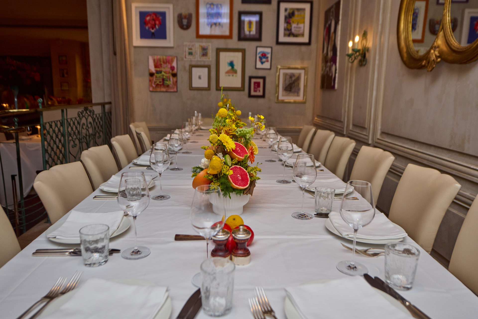 Citrus and wildflower centerpiece on a private dining table in Dubai, by Flower Corner — photo 331