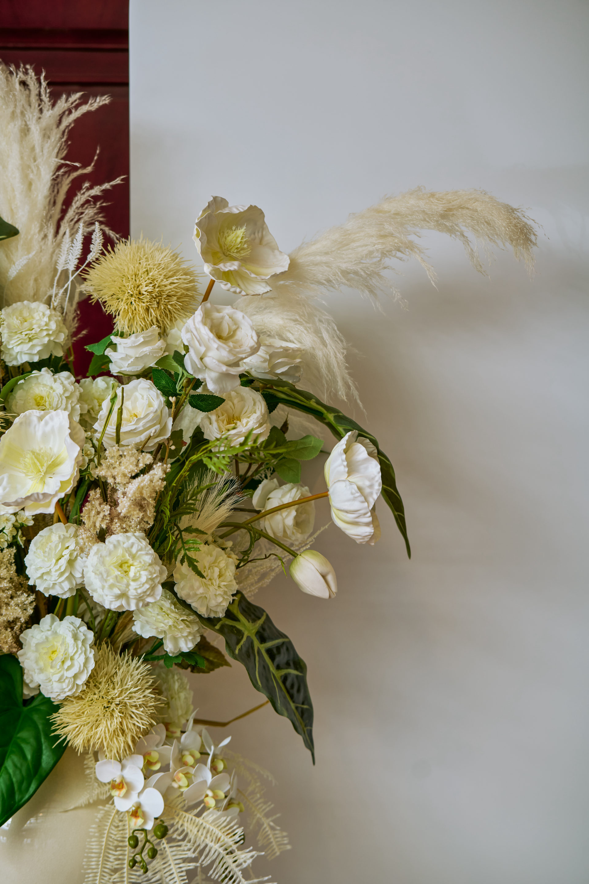 White peony bridal flowers and ceremony styling at a Dubai wedding, by Flower Corner — photo 1247