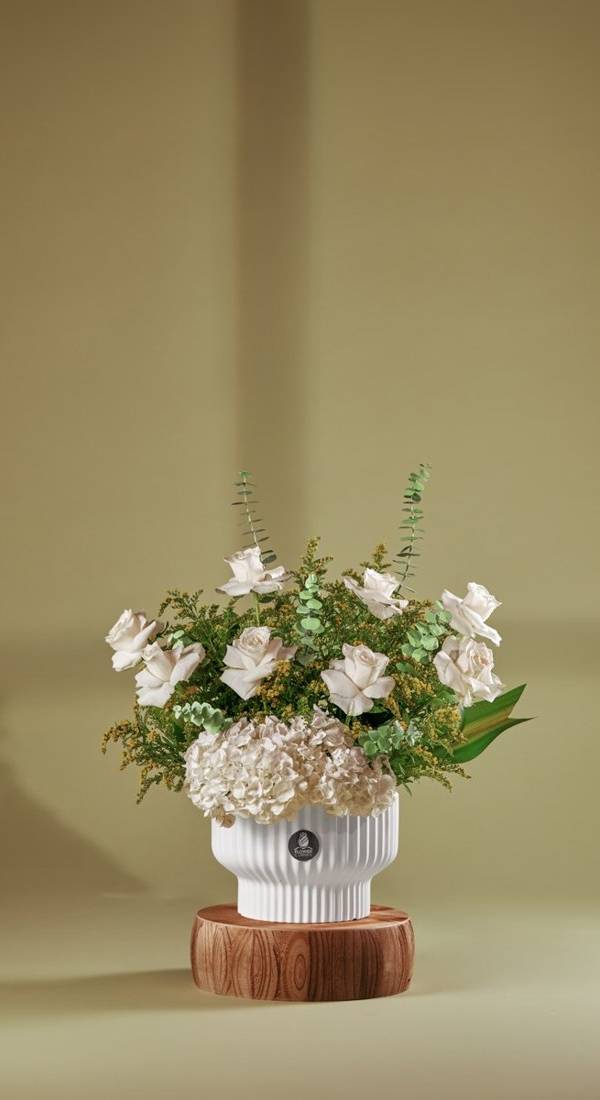 Champagne Rose & Hydrangea Vase Arrangement